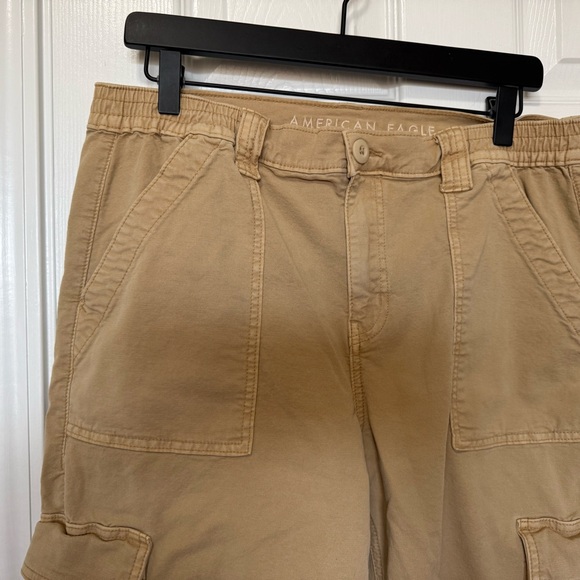 American Eagle Outfitters Women’s Khaki Cargo Pants w/partial elastic waist Sz14 - Picture 3 of 8